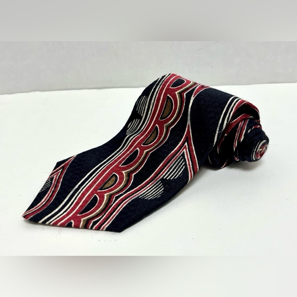 Tom James Men’s Abstract Geometric Wave Swirl Necktie Red Black White 100% Silk